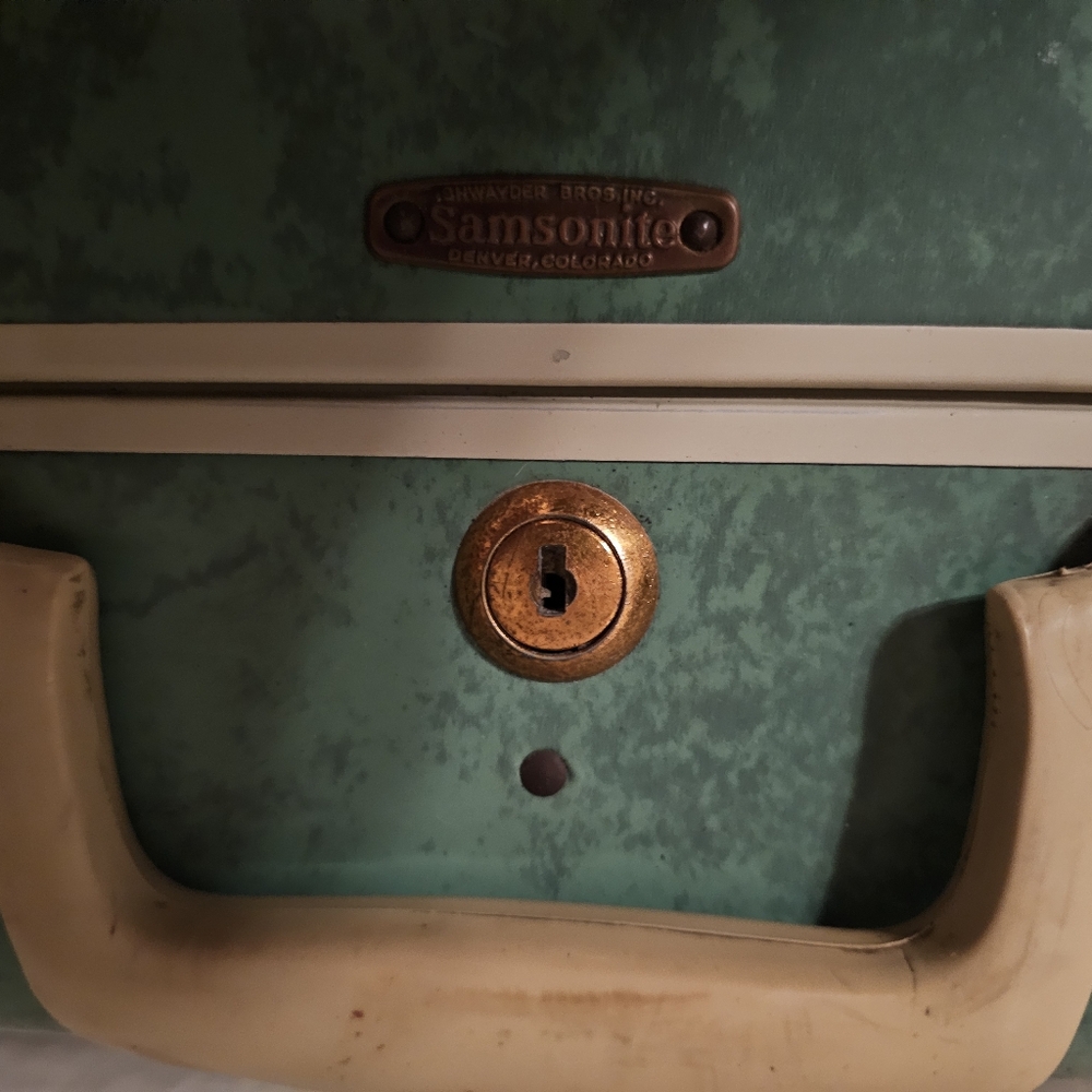 Vintage Samsonite teal hard-shell suitcase with cream trim - Picture 2 of 4